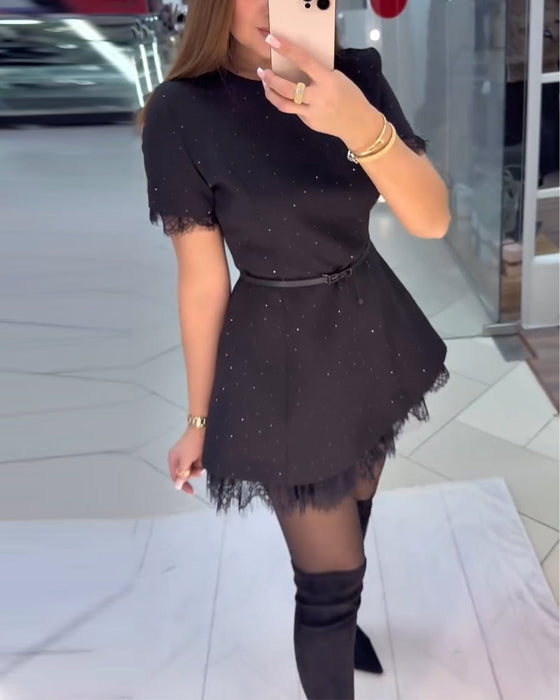 Funklende Blonderkjole Med Korte Ærmer Og A-Linje