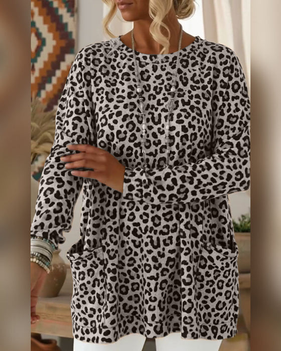 Topp Med Leopardtryk Og Rund Hals