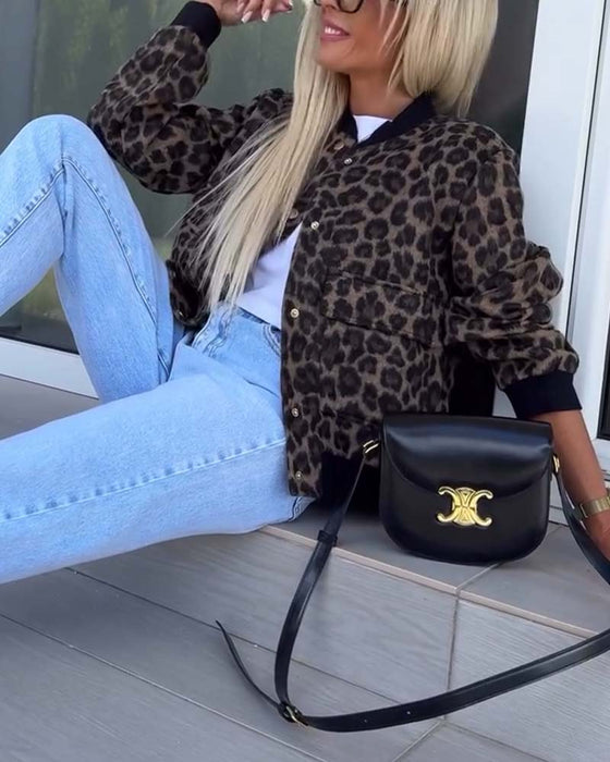 Stilfuld leopardprint jakke med lynlåslommer