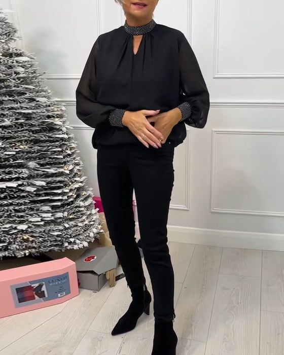 Stilfuld ensfarvet bluse med ståkrave