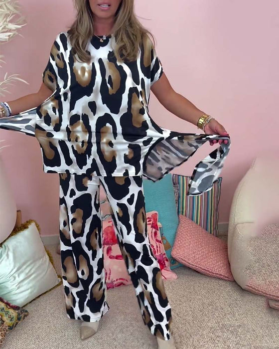 Todelt sæt i afslappet pasform | Top og bukser med leopardprint
