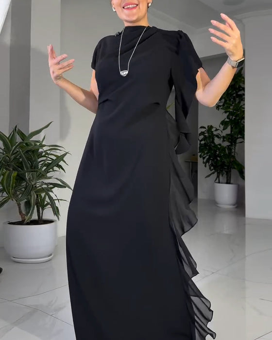 Moderne Ensfarvet Kjole Med Rys-Design