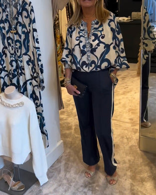 Bluse med lanterneærmer og retromønster