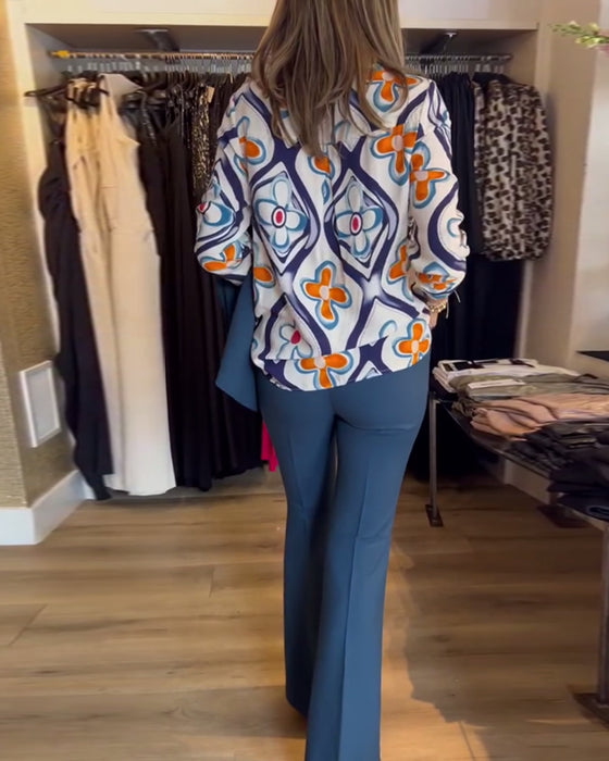 Bluse med V-hals og blomstermønster