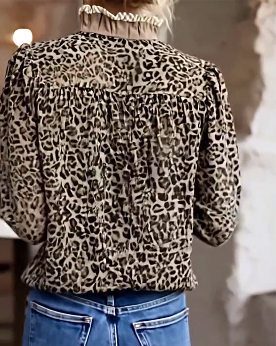 Bluse med afslappet leopardprint og lange ærmer
