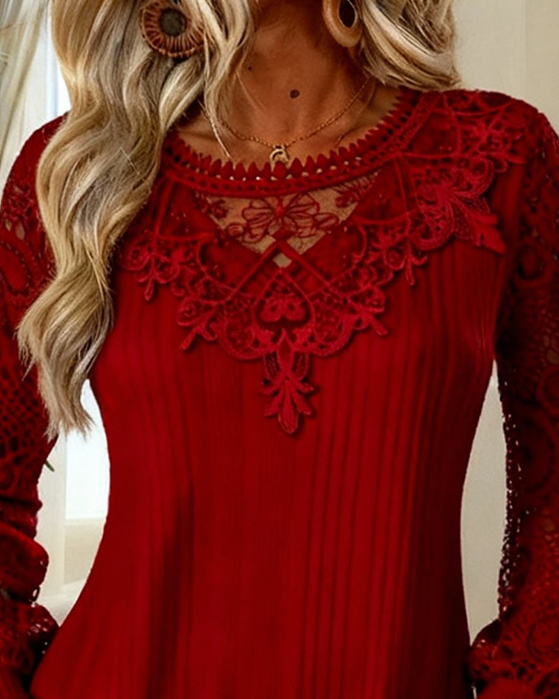 Ensfarvet Top Med Patchworkdetaljer Og Ribstruktur