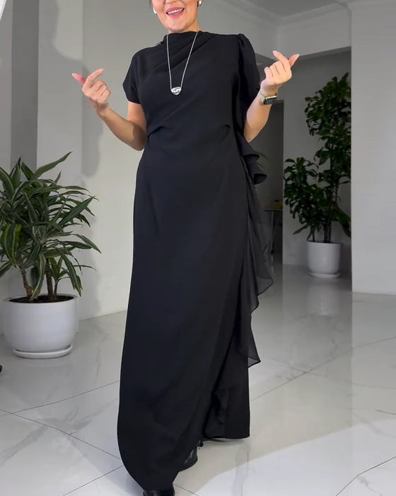 Moderne Ensfarvet Kjole Med Rys-Design