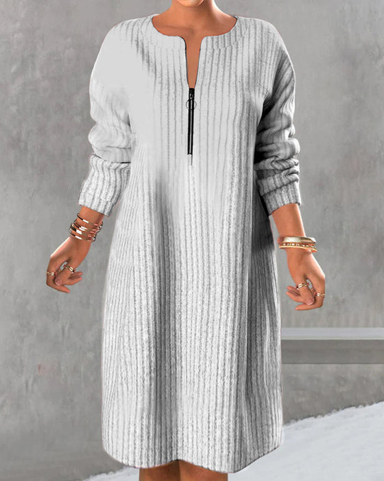 Ensfarvet kjole med lynlåshals