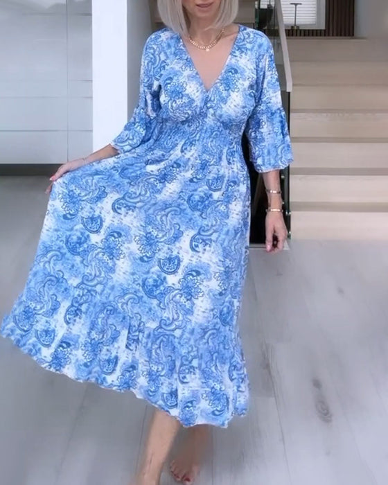 Blå kjole med V-udskæring og svaj