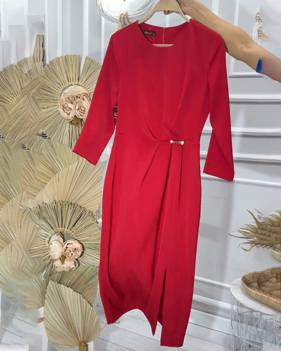 Romantisk lang rød kjole med rund hals