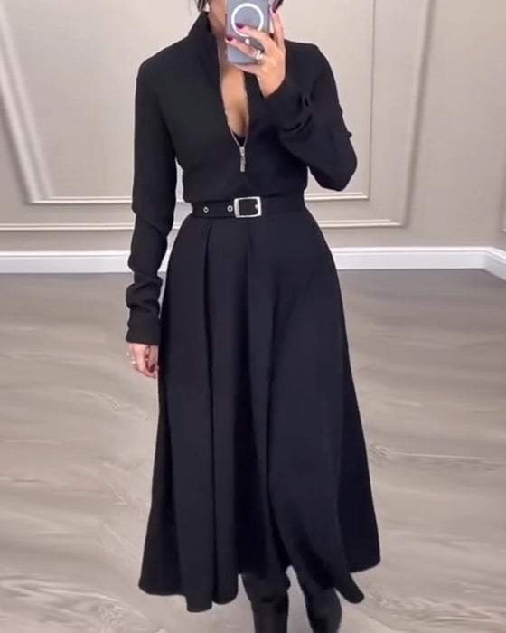 Kjole med justerbar udskæring og lynlås