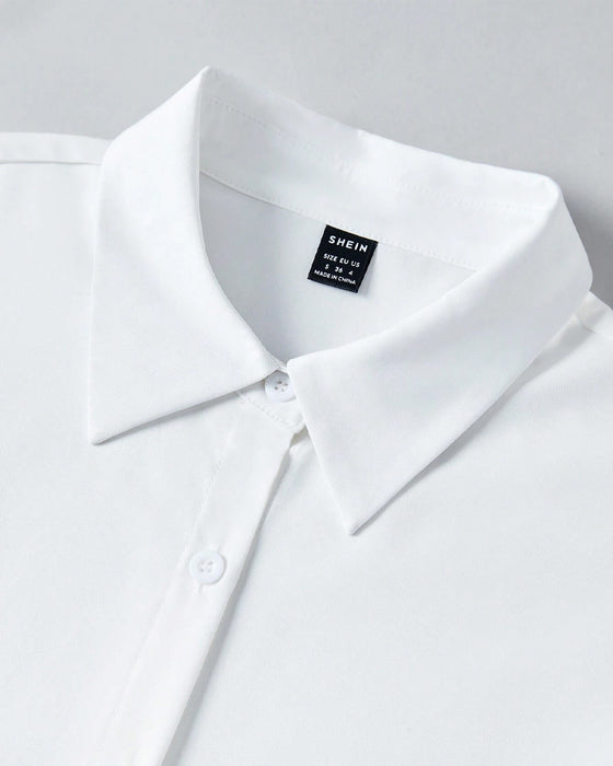 Hvid skjorte med flæser