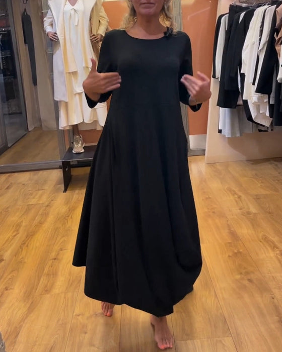 Lang kjole med lange ærmer og rund hals