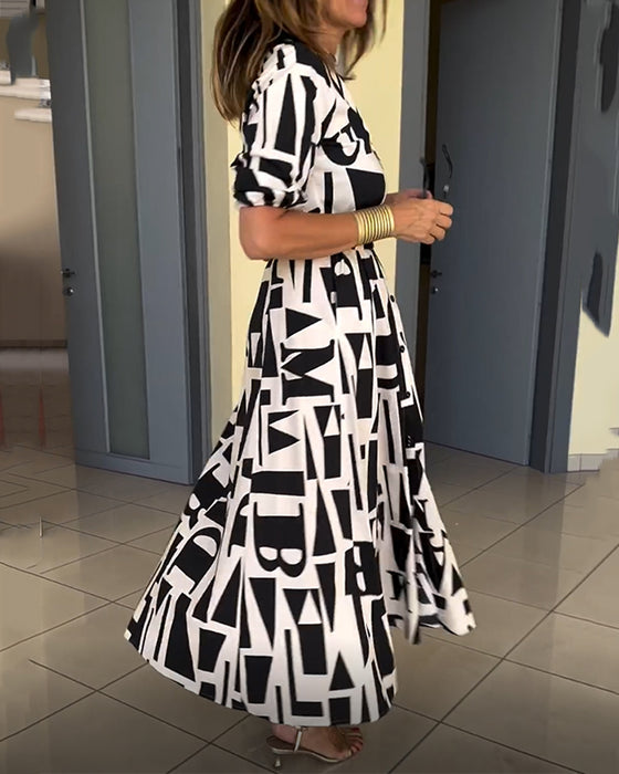 Kjole med geometrisk print i løs pasform