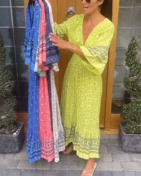 Kjole med dyb v-udskæring