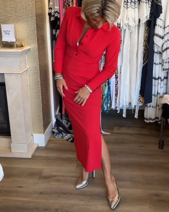 Ensfarvet elegant kjole med slids