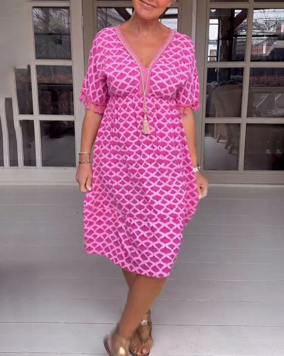 Mønstret kjole med V-udskæring og frynser