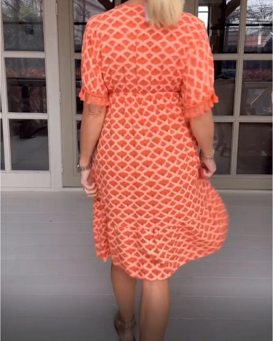 Mønstret kjole med V-udskæring og frynser