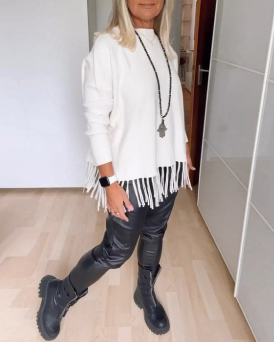 Ensfarvet afslappet sweater med frynser