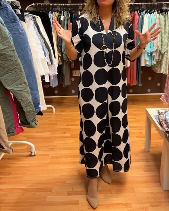 Lang kjole med store prikker og slids