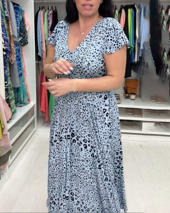 Kortærmet kjole med V-hals