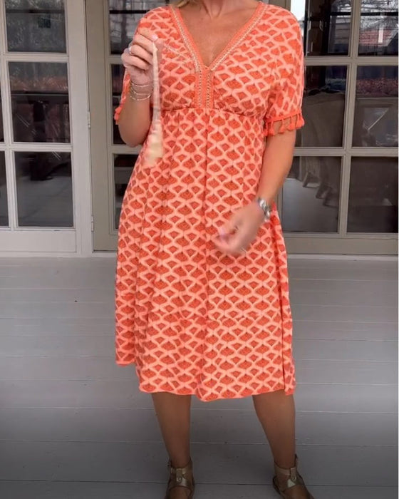 Mønstret kjole med V-udskæring og frynser