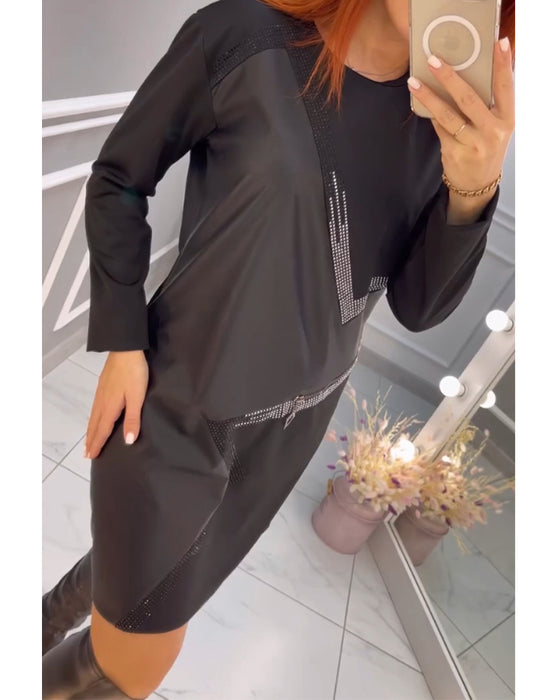 Stilfuld kjole med abstrakt print