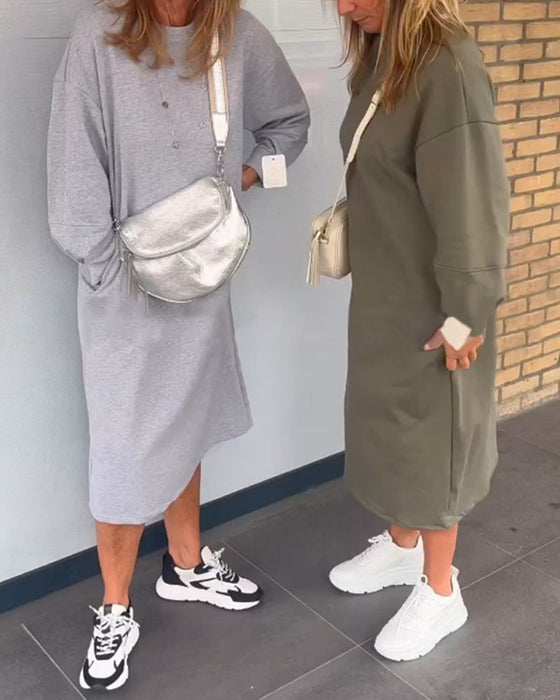 Ensfarvet lommekjole med rund hals