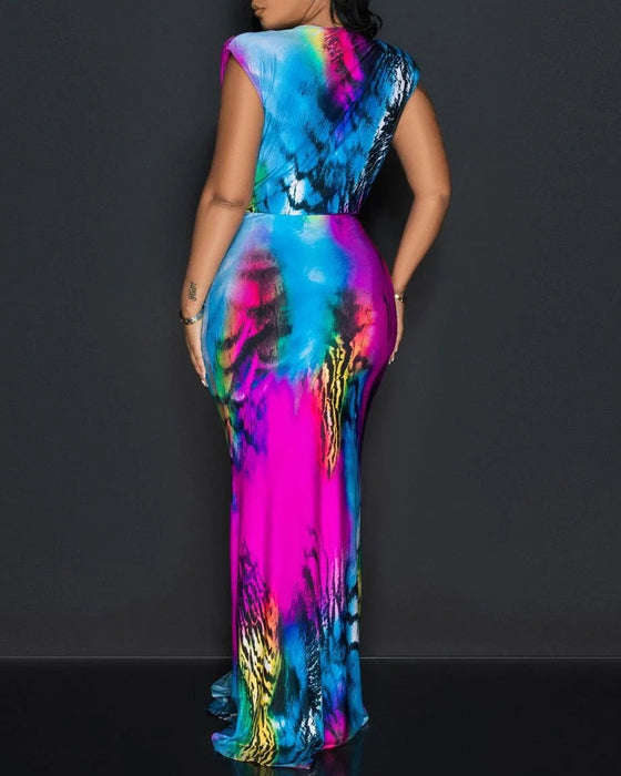 Farverig kjole uden ærmer med tilspidset talje
