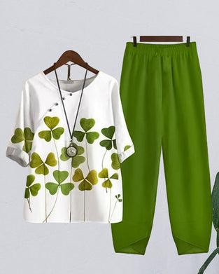 Loungewear sæt i to dele med kløvermotiv