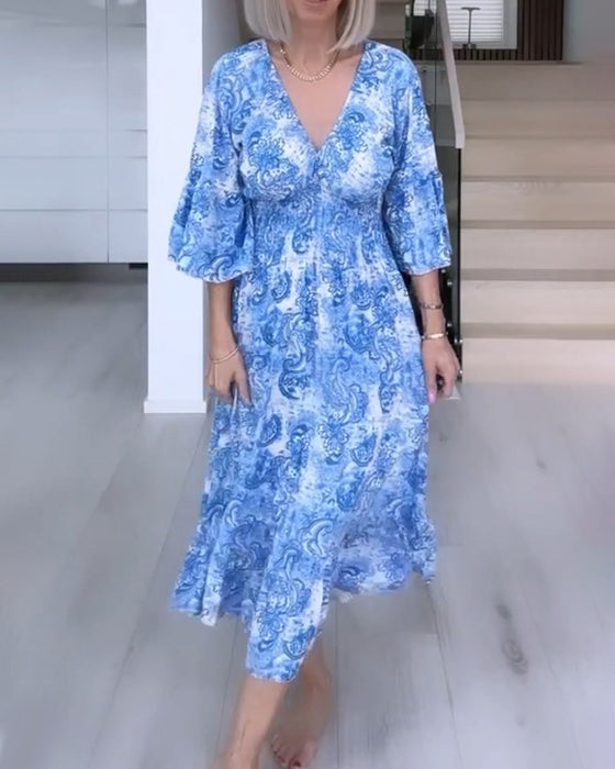 Blå kjole med V-udskæring og svaj