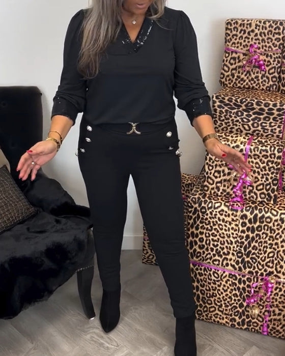 Ensfarvet top med V-hals