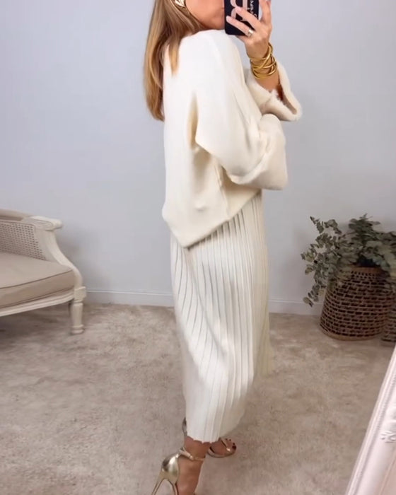 Elegant hvid sweater med plysmanchetter