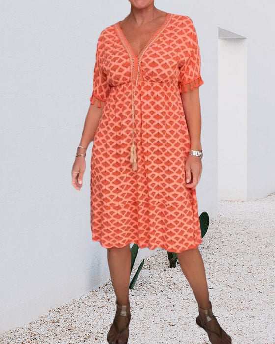 Mønstret kjole med V-udskæring og frynser