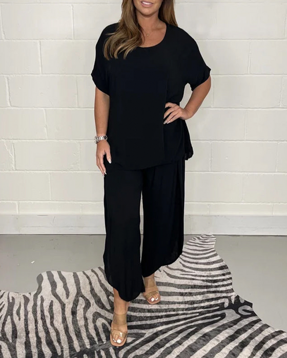 Todelt sæt med ensfarvet og behagelig afslappet stil