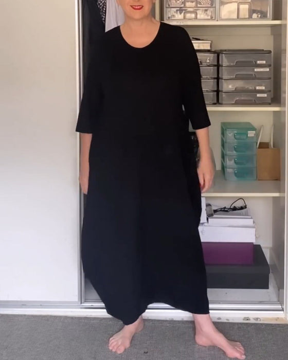 Lang sort kjole med rund hals
