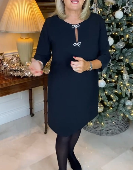 Enkel ensfarvet kjole med spændelukning