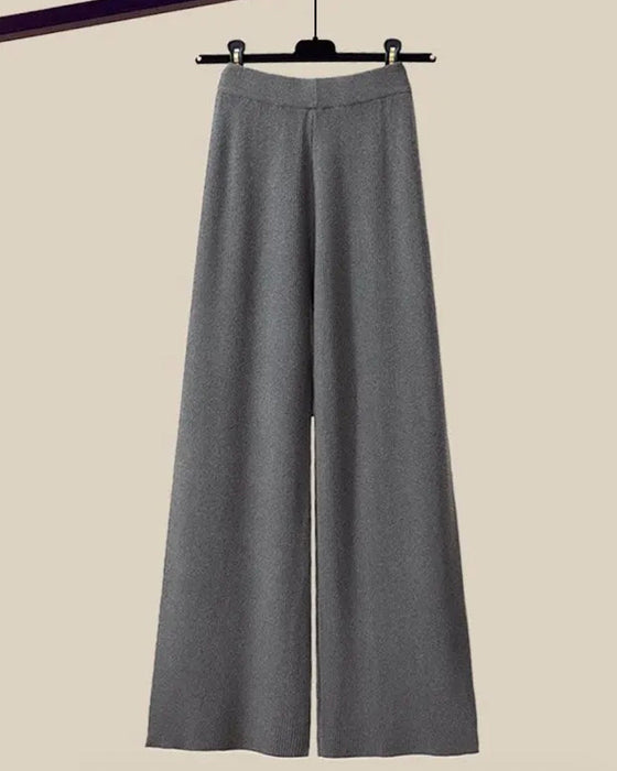 Tredelt sæt | Top med tværgående design, hvid skjorte og grå bukser