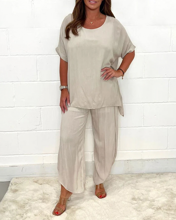 Todelt sæt med ensfarvet og behagelig afslappet stil