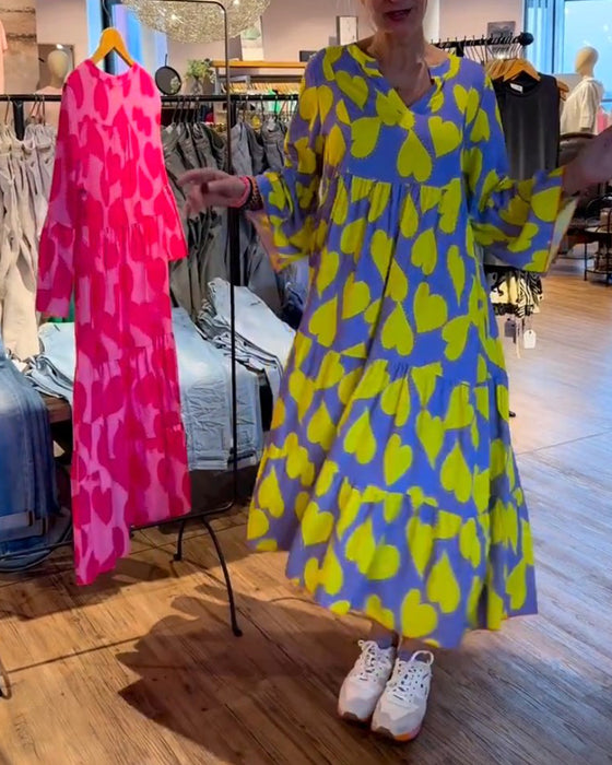 V-halset kjole med hjertemønster