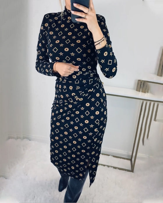 Elegant turtleneck kjole med geometrisk print