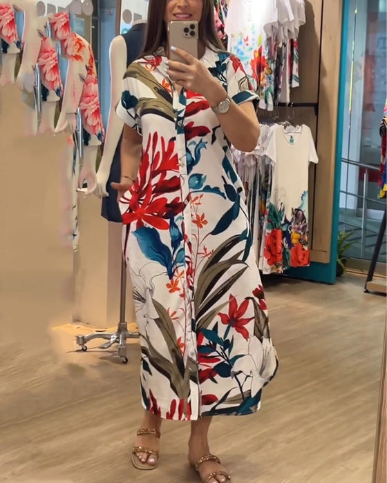 Kjole med korte ærmer og trykt mønster