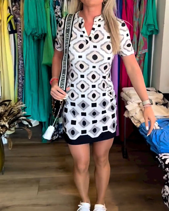 V-halset kortærmet kjole med print