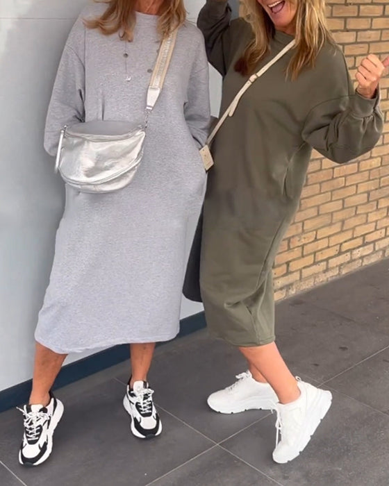 Ensfarvet lommekjole med rund hals