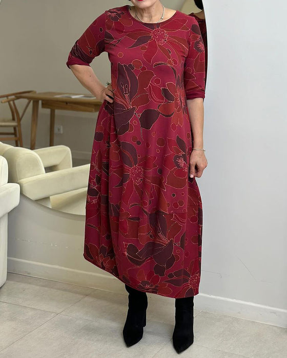 Afslappet kjole med rund hals og blomsterprint