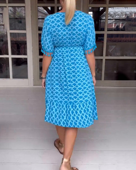 Mønstret kjole med V-udskæring og frynser