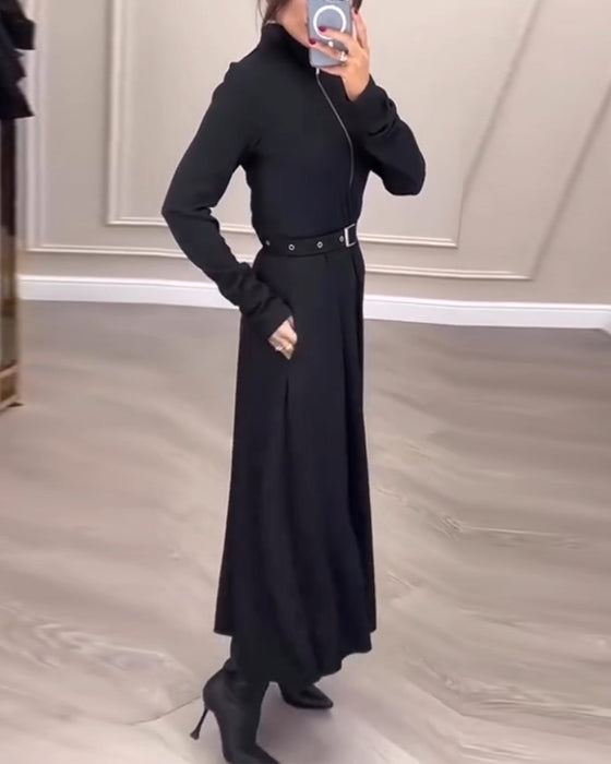 Kjole med justerbar udskæring og lynlås