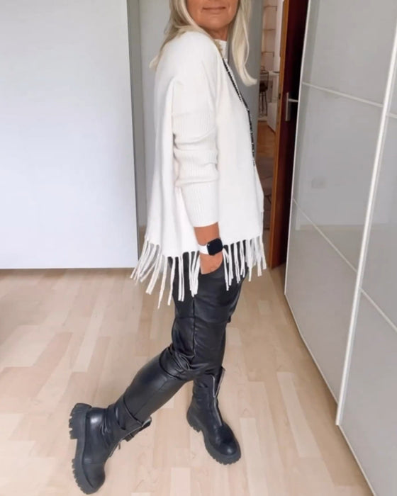 Ensfarvet afslappet sweater med frynser