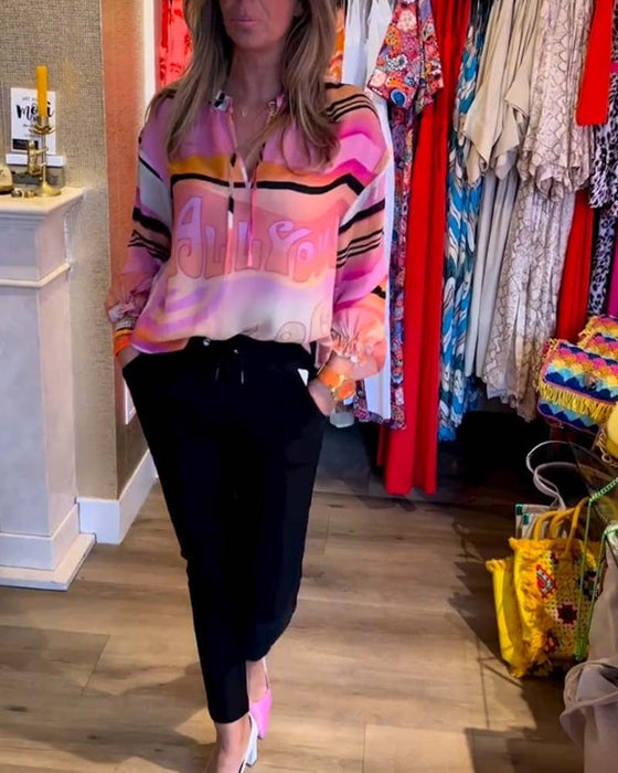 Farverig top med snøre