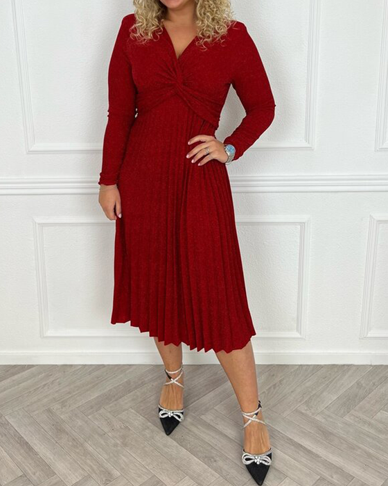 Ensfarvet kjole med plisseret nederdel